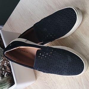 FRYE AND CO PEGGY Suede slip on loafers